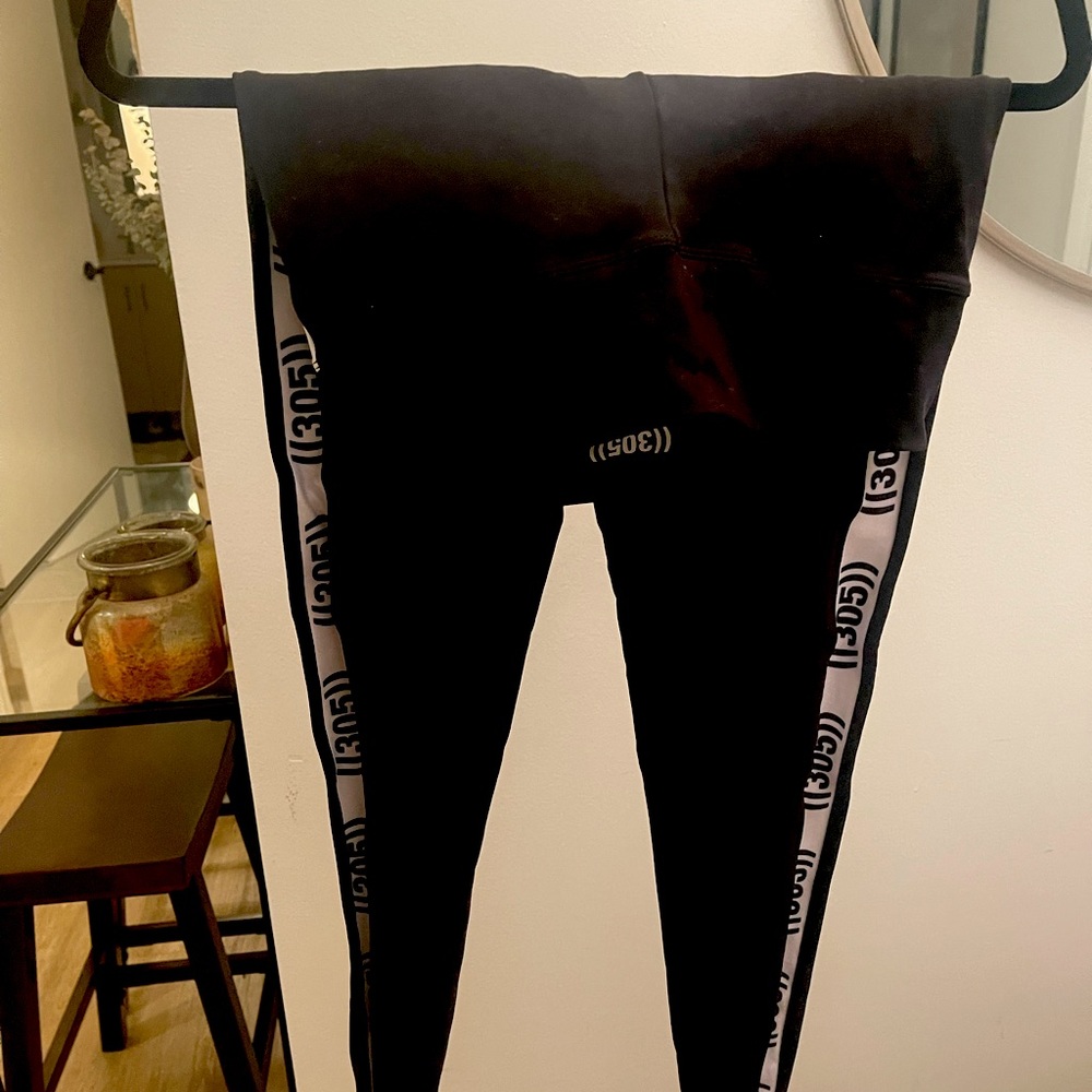 305 Fitness leggings- Size Medium